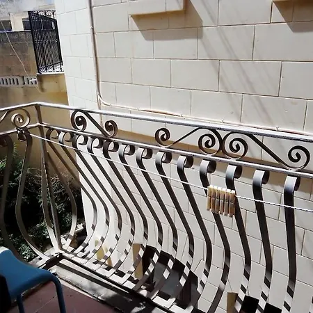 Dar Tal-lumija ベッド・アンド・ブレックファスト 4*